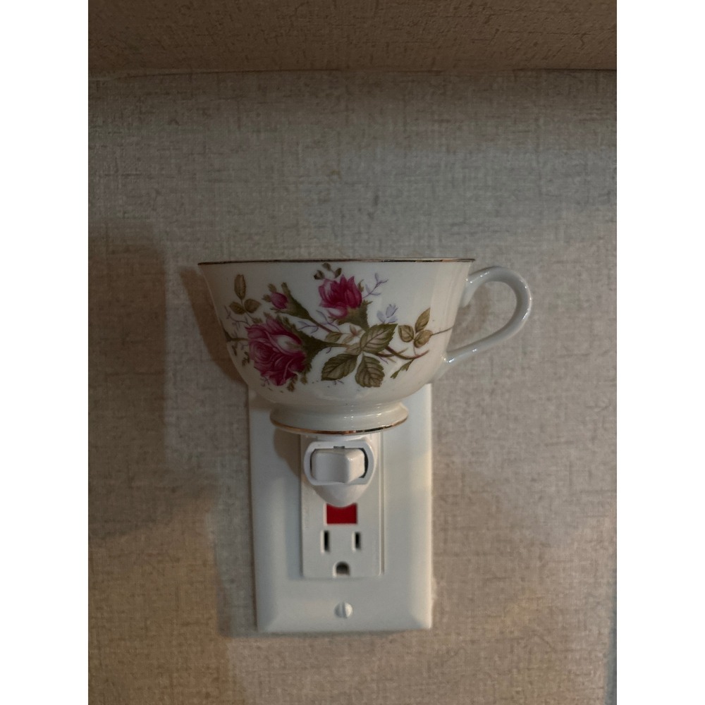 Vintage Betson Handcrafted Tea Cup Night Light - Picture 2 of 3